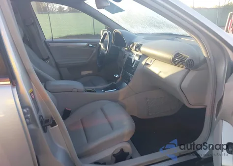 2006 Mercedes-Benz C 230 Sport z USA, uszkodzony, nr VIN WDBRF52H56A856112